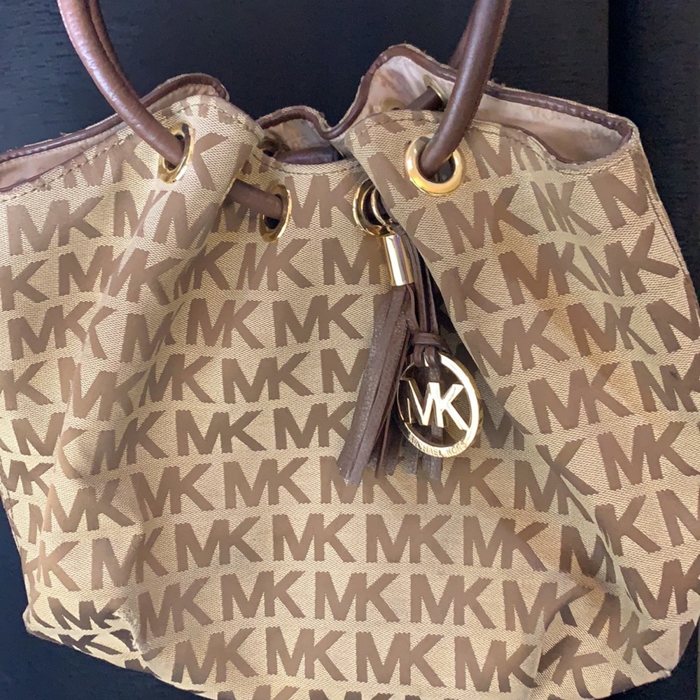 EUC Michael Kors ring tote